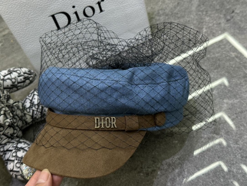 CHRISTIAN DIOR